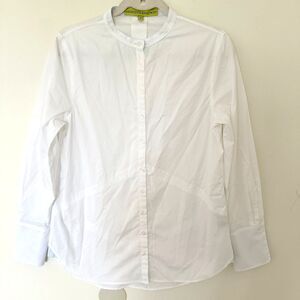 Meredith Banzhoff White Button Down Shirt Light Blue Cuff Detail Classic Fit 4